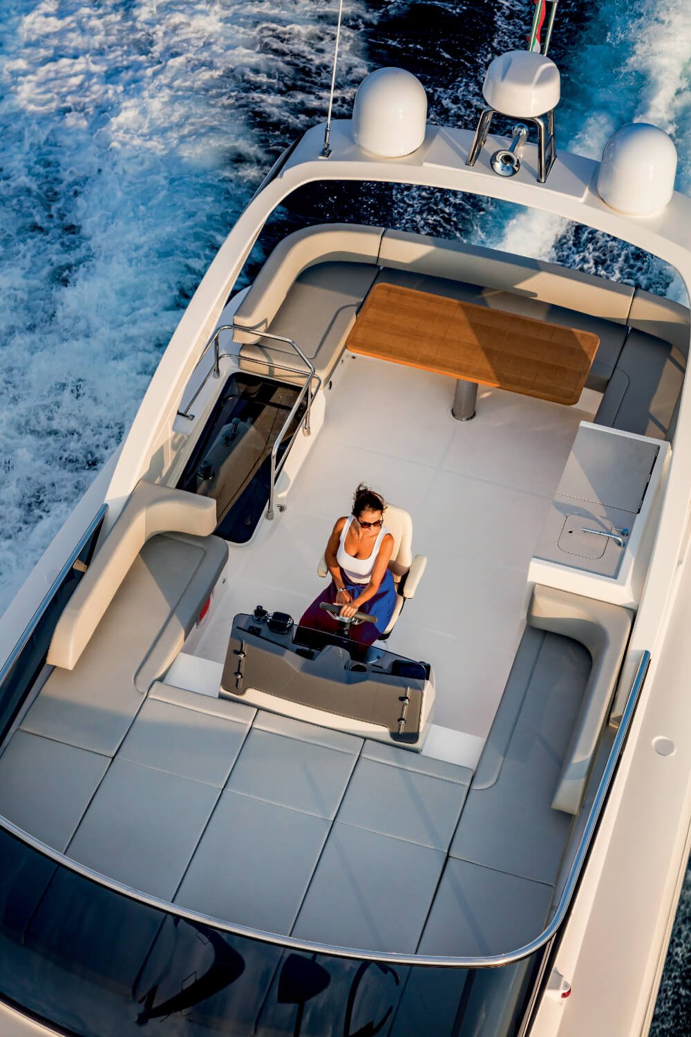 ABSOLUTE 48 COUPE & NAVETTA – Power Boat Magazine