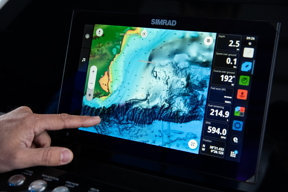 Картплоттер Simrad. Новые подики с экраном. Самый новый экран туризма.