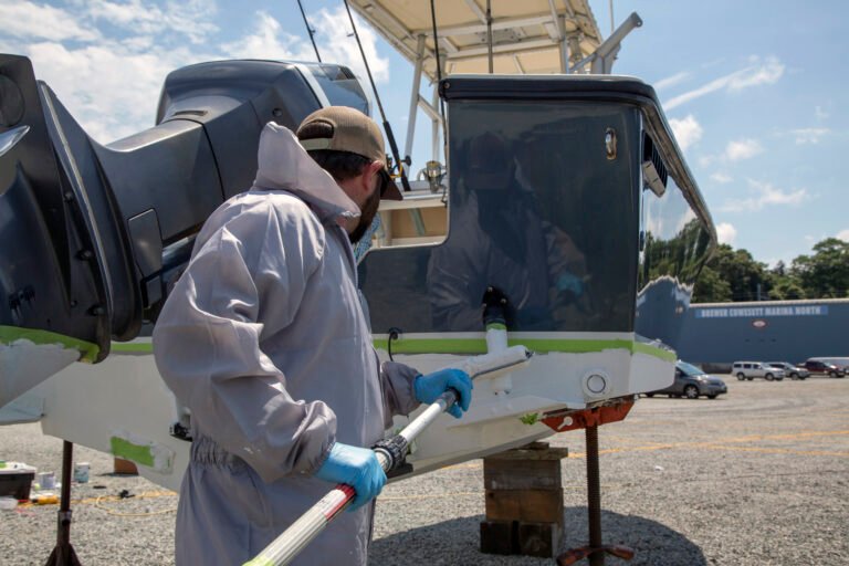 AkzoNobel - Antifouling application (2)